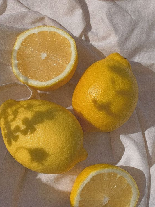 ¿Mito o realidad tomar agua con limón en ayunas?